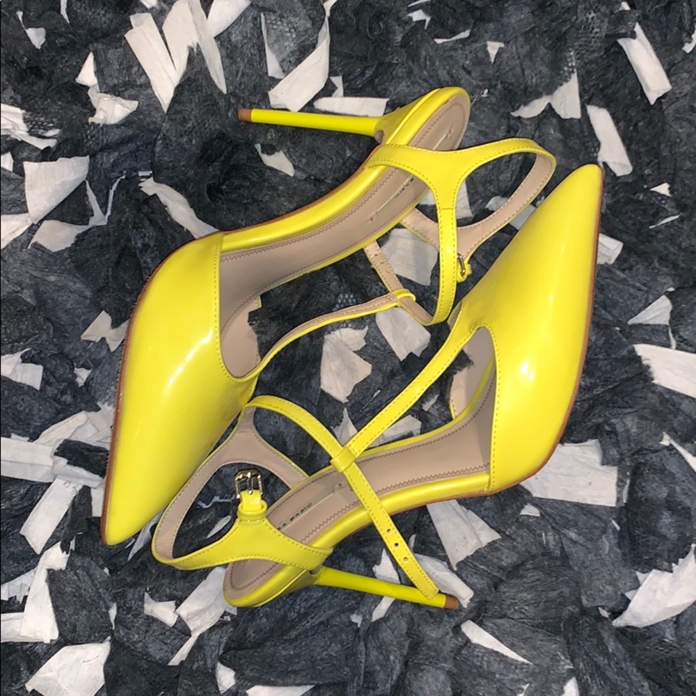 PATENT LEATHER T-STRAP HEEL